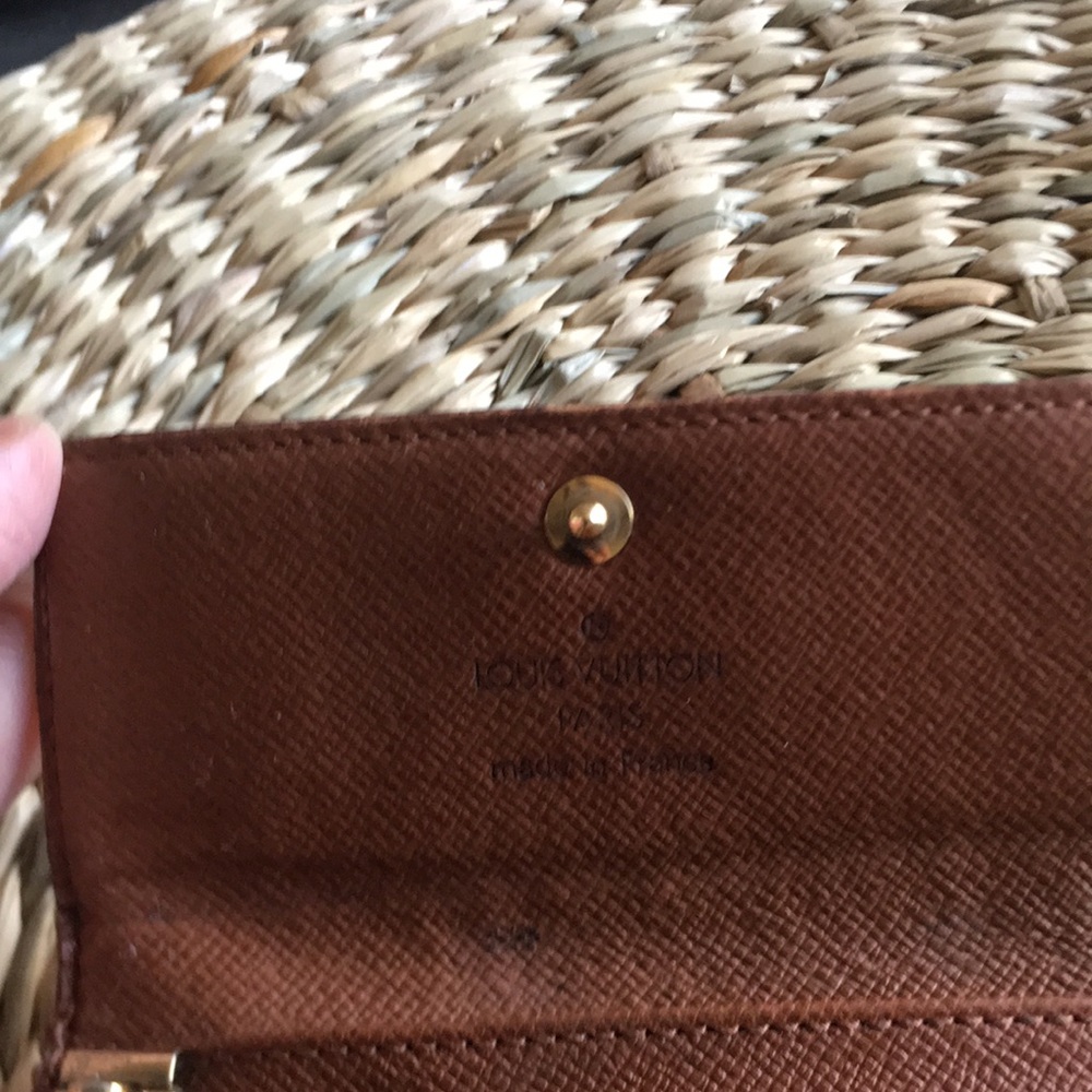 Authentic preloved Louis Vitton Key Holder - Picture 7 of 17